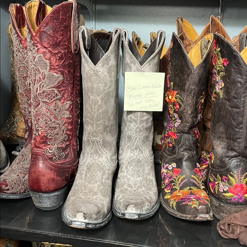 Old Gringo Gray Nadia Western Boots
RARE! Great color to go with everything!